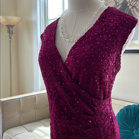 Magenta Floral Lace Dress with Embellishments - Picture 4 of 9